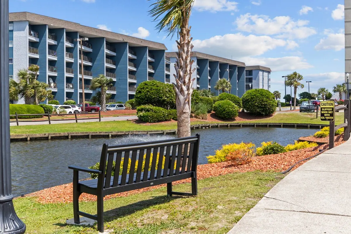 Outdoor Area — Renaissance Tower Oceanfront 3-Bedroom Condo