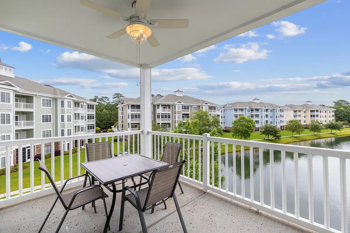 Magnolia 302 · Golf & Lake Hideaway 3BR in Myrtle Beach, South Carolina: photo 3 of 10