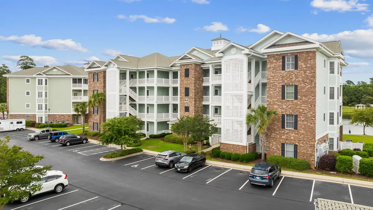 Magnolia 302 · Golf & Lake Hideaway 3BR in Myrtle Beach, South Carolina: photo 5 of 10