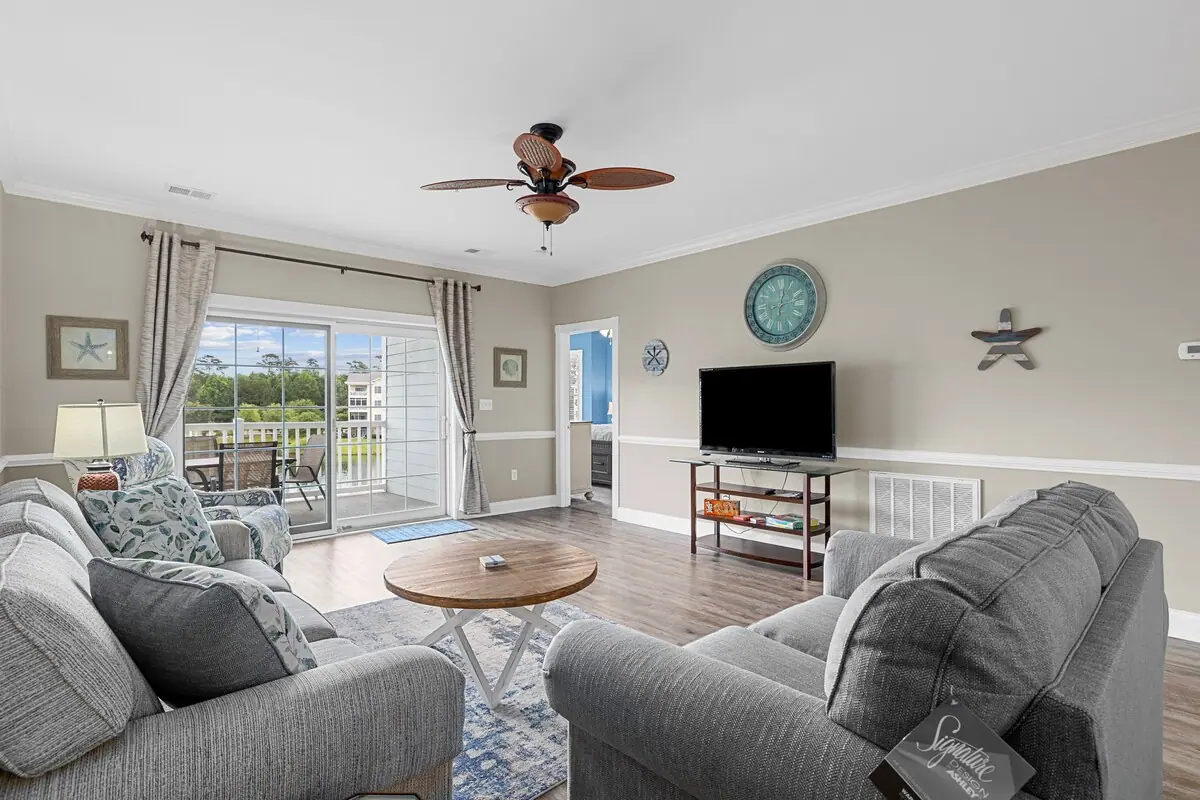 Magnolia 302 · Golf & Lake Hideaway 3BR in Myrtle Beach, South Carolina: photo 7 of 10