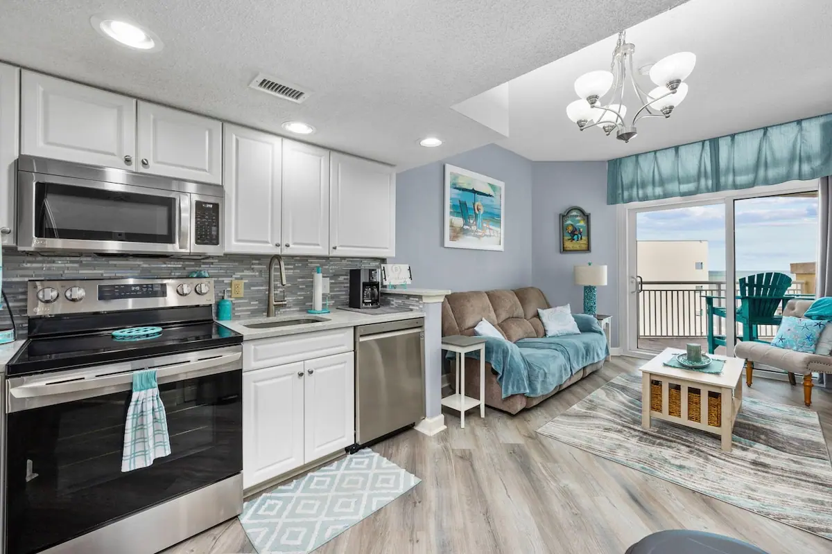 Whispering Waves Hideout 1BR in Myrtle Beach, South Carolina: photo 2 of 10