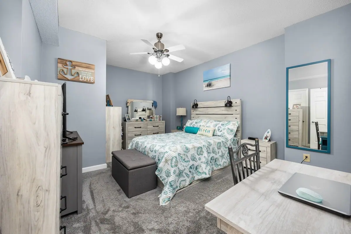 Whispering Waves Hideout 1BR in Myrtle Beach, South Carolina: photo 5 of 10