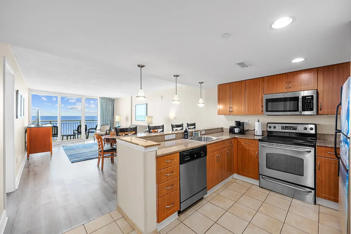 Unforgettable Getaway 3BR in Myrtle Beach, South Carolina: photo 2 of 10