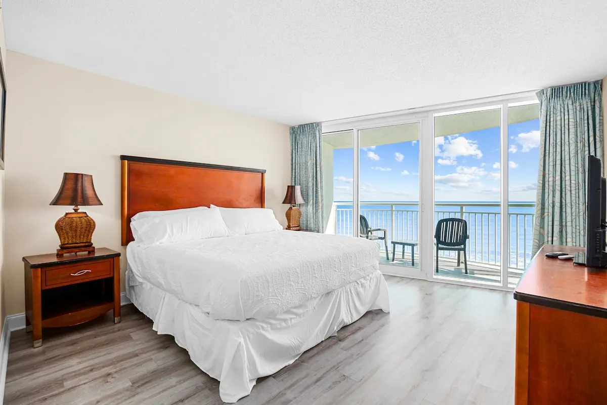 Unforgettable Getaway 3BR in Myrtle Beach, South Carolina: photo 3 of 10