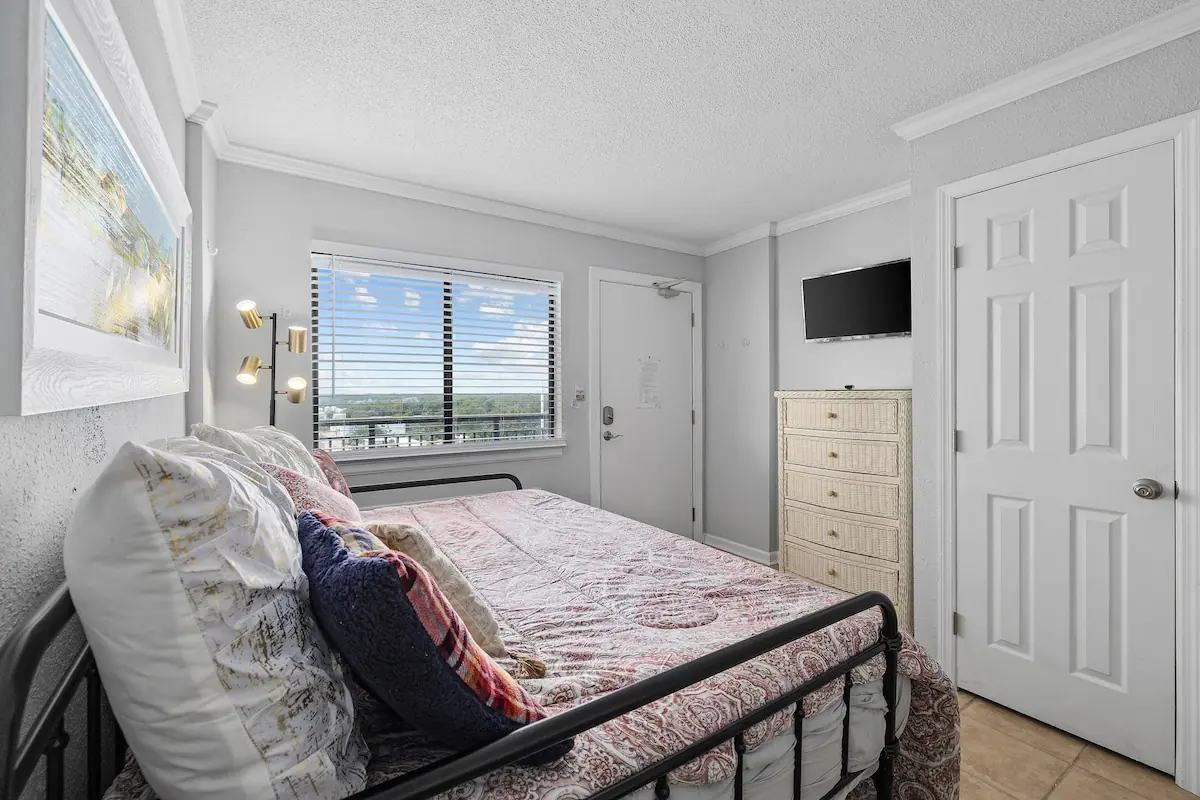 High-Floor Ocean View Condo in Myrtle Beach, South Carolina: photo 7 of 10