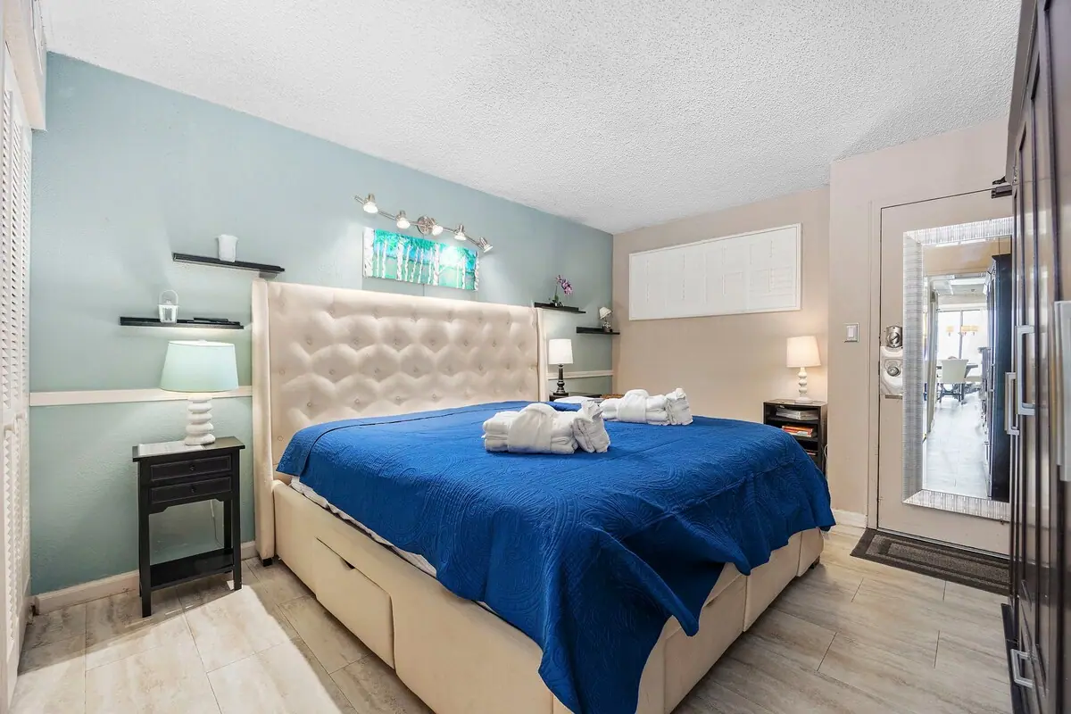 Direct Oceanfront Condo, Balcony & Pool in Myrtle Beach, South Carolina: photo 6 of 10