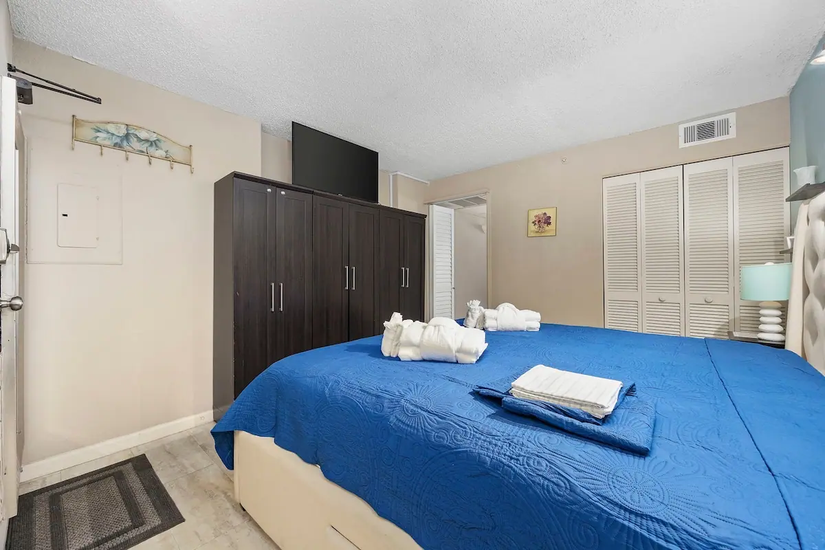 Direct Oceanfront Condo, Balcony & Pool in Myrtle Beach, South Carolina: photo 7 of 10