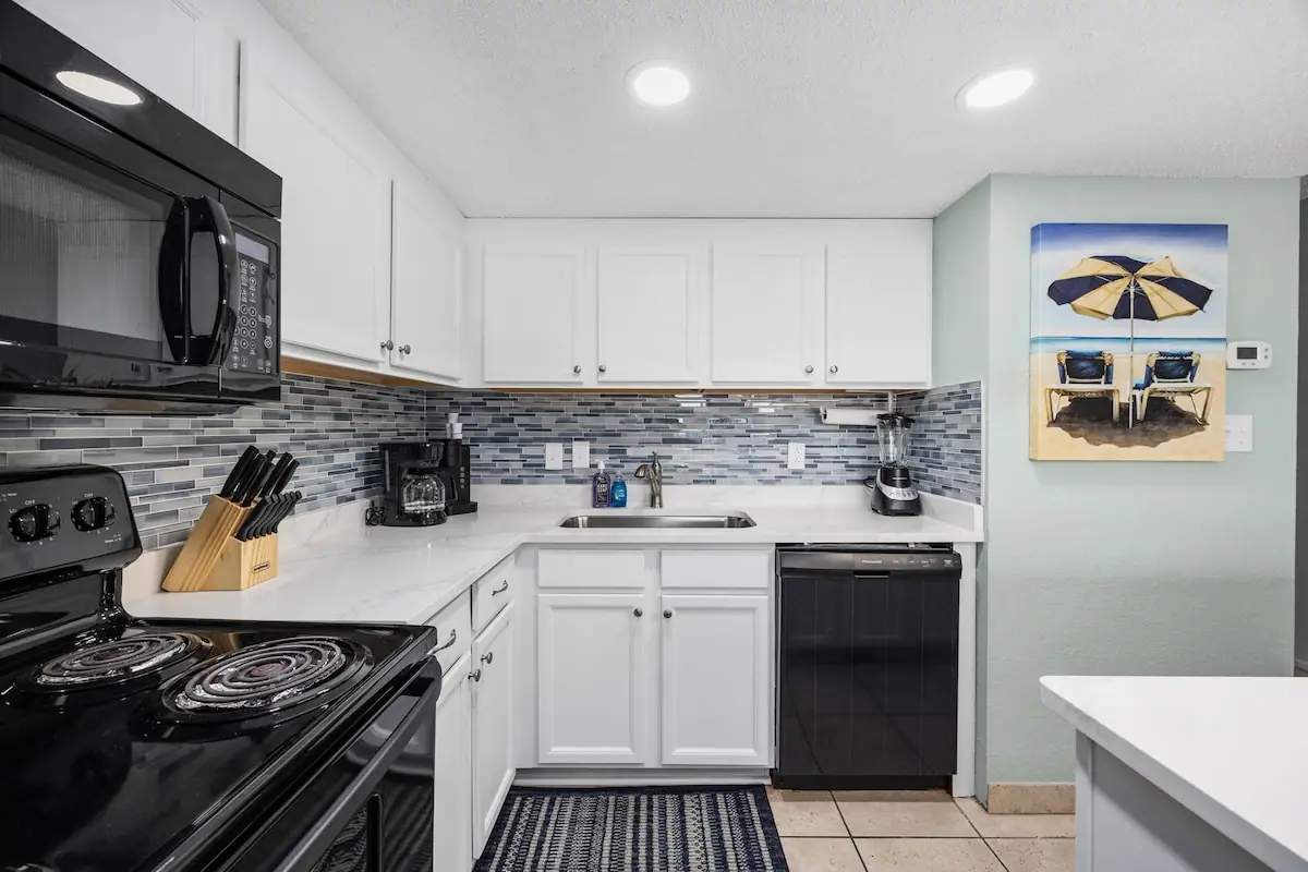 The Tide Calls 1BR Ocean Front in Murrells Inlet, South Carolina: photo 3 of 10