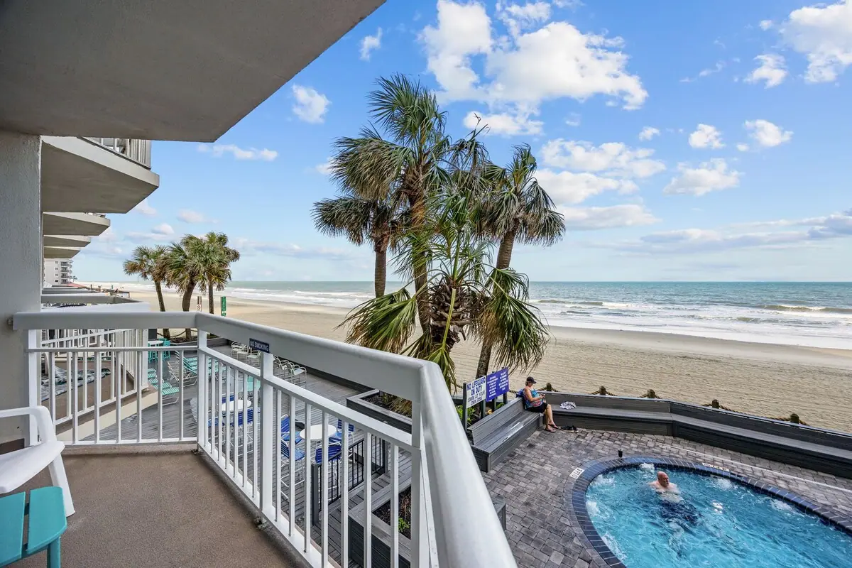 The Tide Calls 1BR Ocean Front in Murrells Inlet, South Carolina: photo 4 of 10
