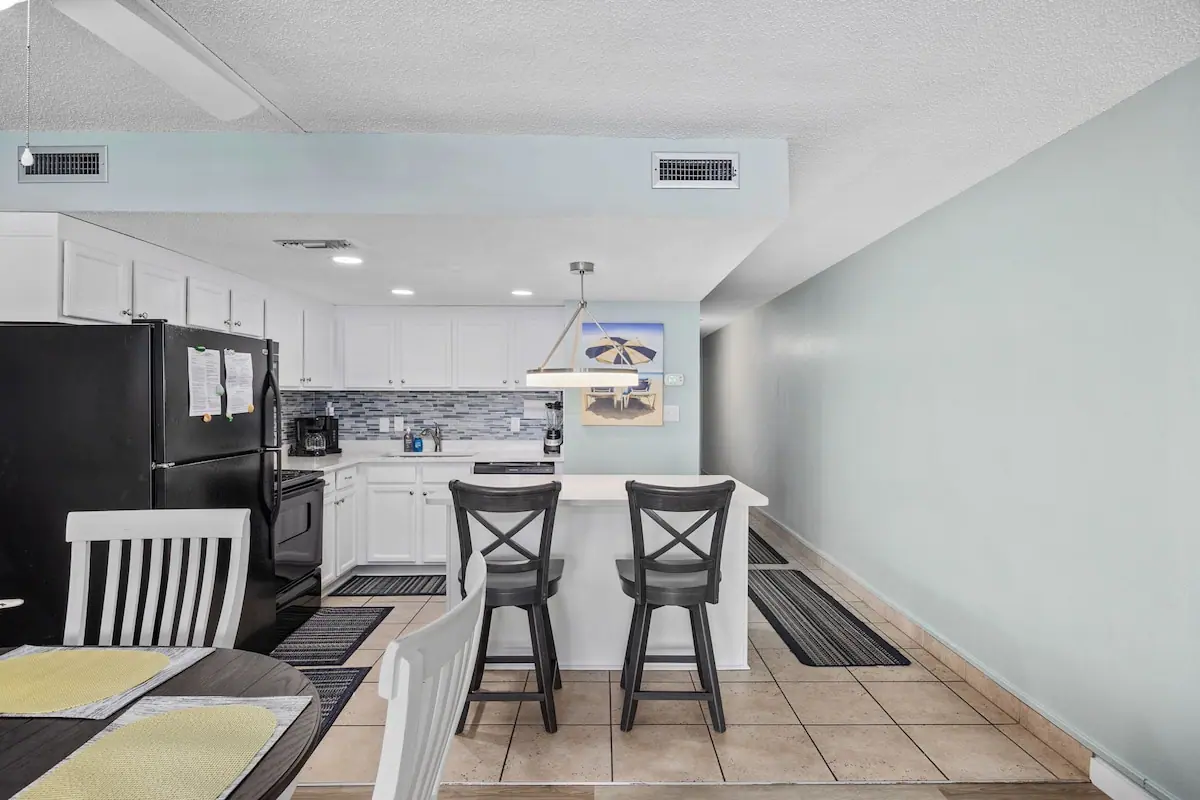 The Tide Calls 1BR Ocean Front in Murrells Inlet, South Carolina: photo 5 of 10