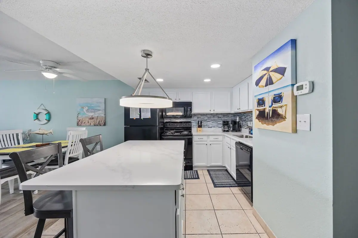 The Tide Calls 1BR Ocean Front in Murrells Inlet, South Carolina: photo 7 of 10