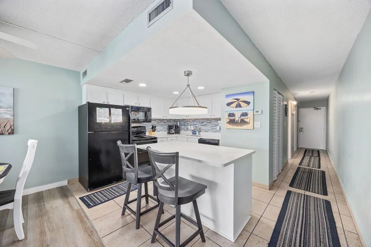 The Tide Calls 1BR Ocean Front in Murrells Inlet, South Carolina: photo 8 of 10