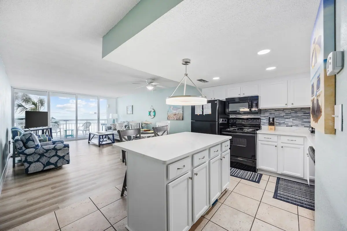 The Tide Calls 1BR Ocean Front in Murrells Inlet, South Carolina: photo 9 of 10