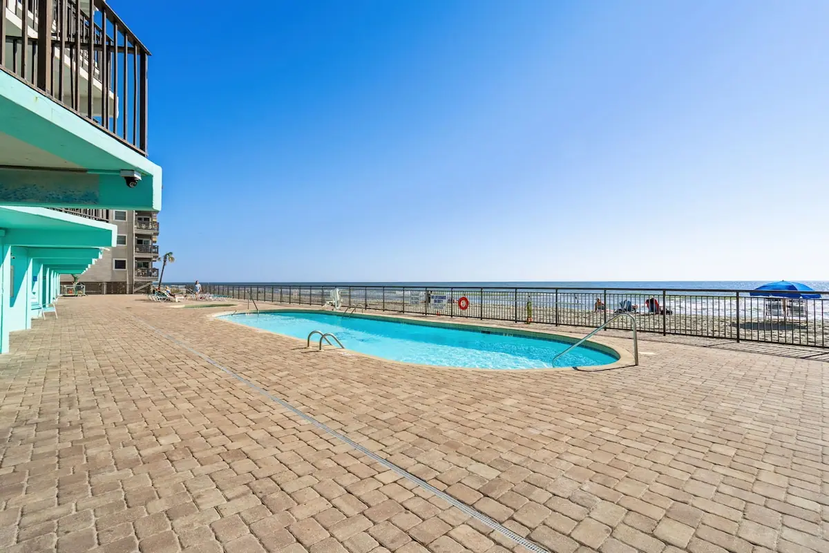Shoreline Escape: Oceanfront 2BR/2BA Sanctuary in Murrells Inlet, South Carolina: photo 5 of 10