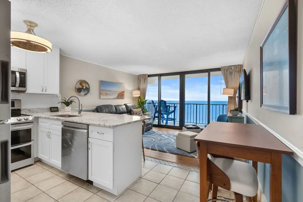 Shoreline Escape: Oceanfront 2BR/2BA Sanctuary in Murrells Inlet, South Carolina: photo 7 of 10