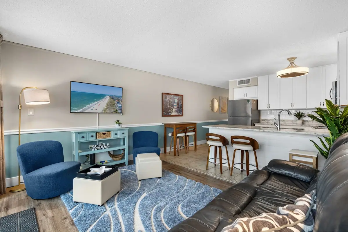 Shoreline Escape: Oceanfront 2BR/2BA Sanctuary in Murrells Inlet, South Carolina: photo 8 of 10