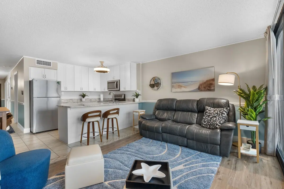 Shoreline Escape: Oceanfront 2BR/2BA Sanctuary in Murrells Inlet, South Carolina: photo 9 of 10
